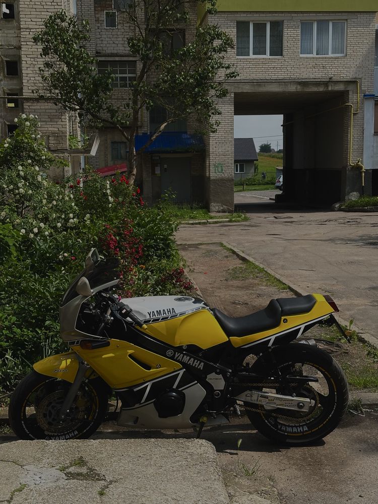 Yamaha FZR400RR FZR
