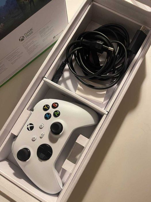 Xbox Series S, dwa pady