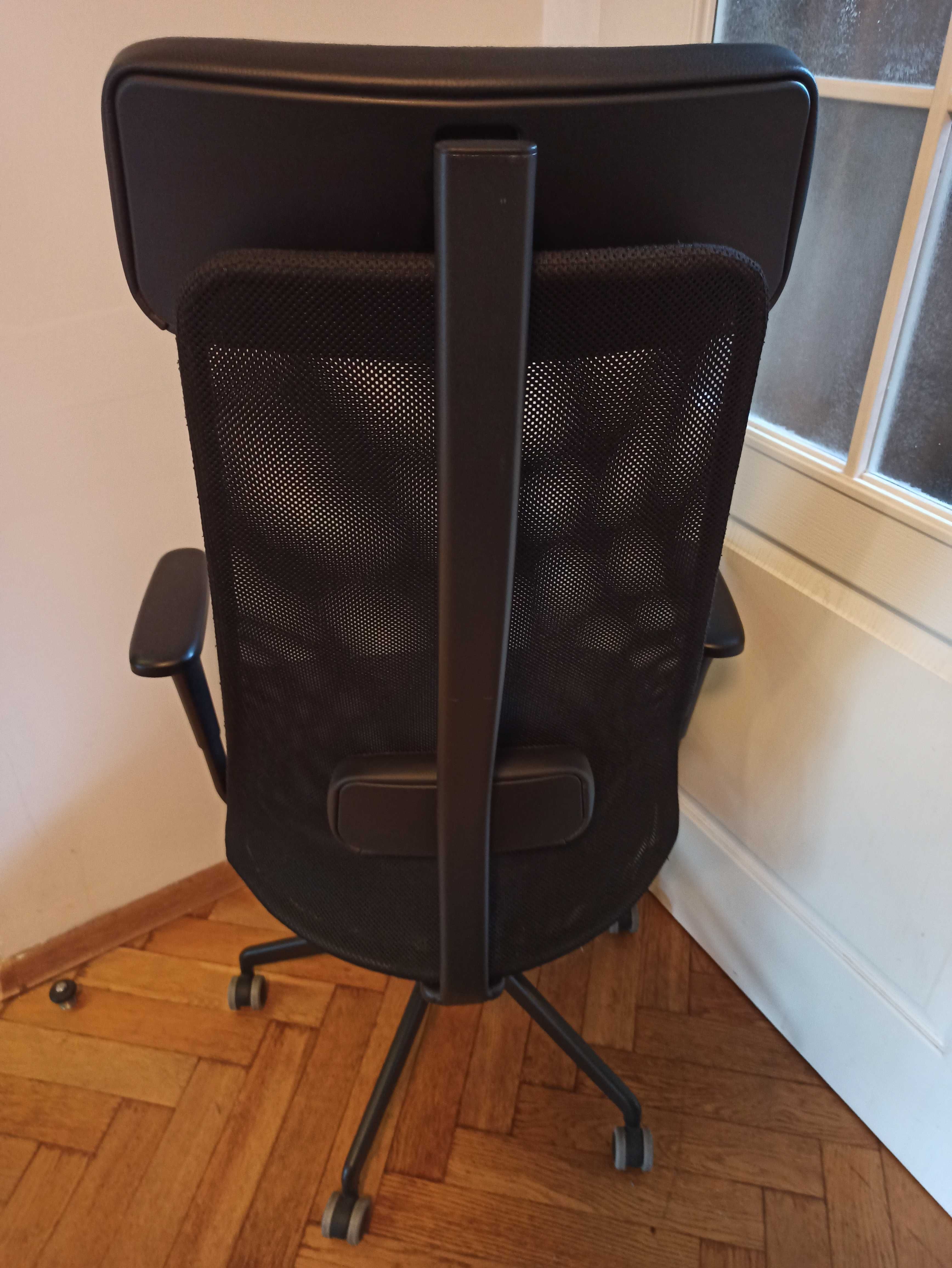 Krzesło biurowe z podłokietnikami, IKEA JÄRVFJÄLLET, Glose czarny