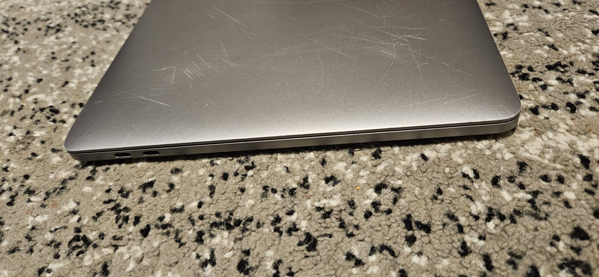 Apple MacBook Pro A1989, Intel i5, 8/256GB gwiezdna szarość