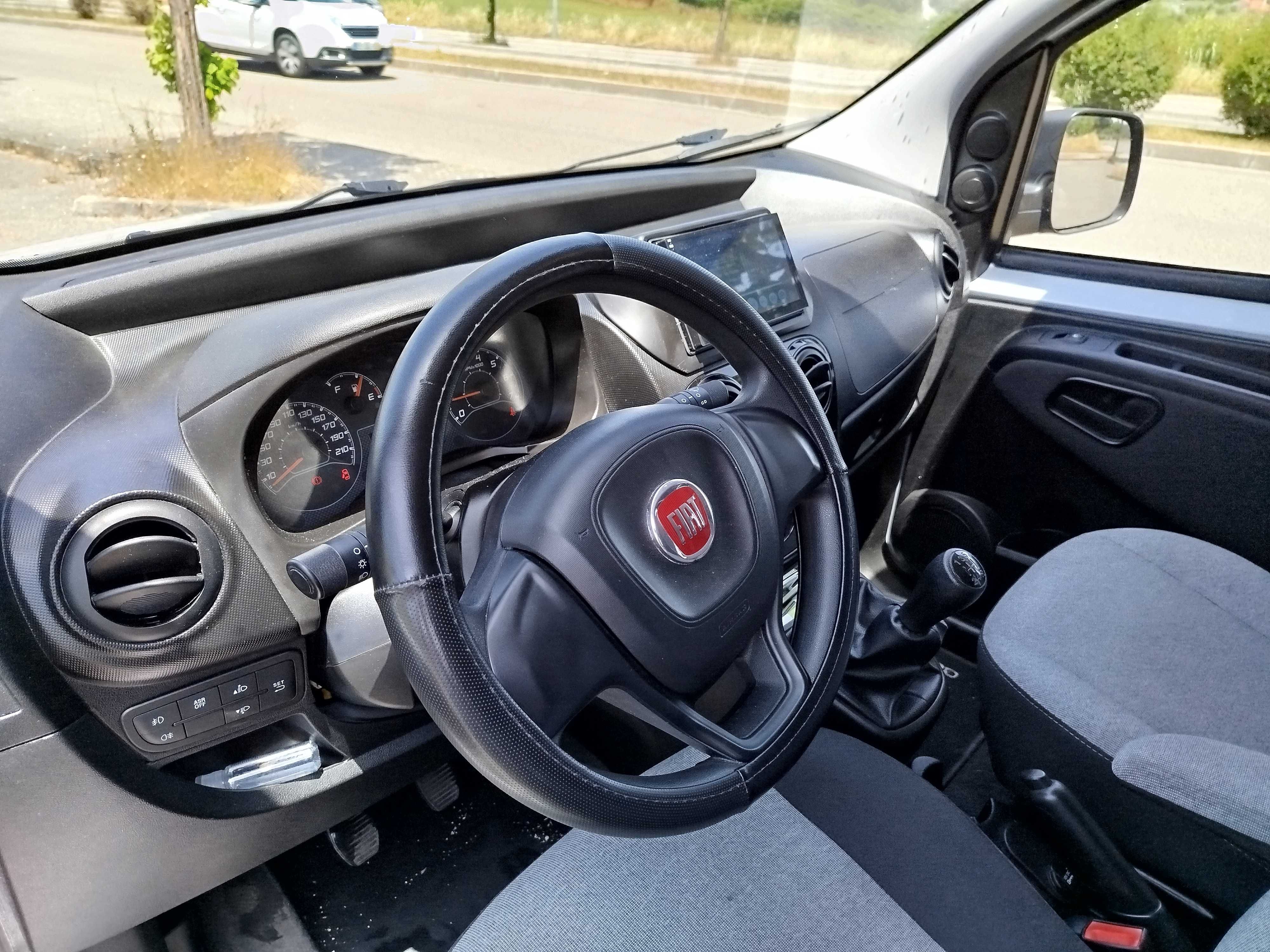 Carrinha Fiat Comercial Mercadorias com 4 Lugares