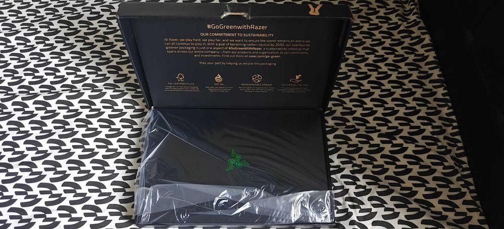 Razer Blade 17 | i7-12800H | RTX 3080Ti 16GB GDDR6 | 32GB RAM | 1TB