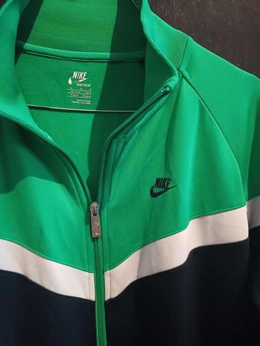 Vende se Casaco Nike