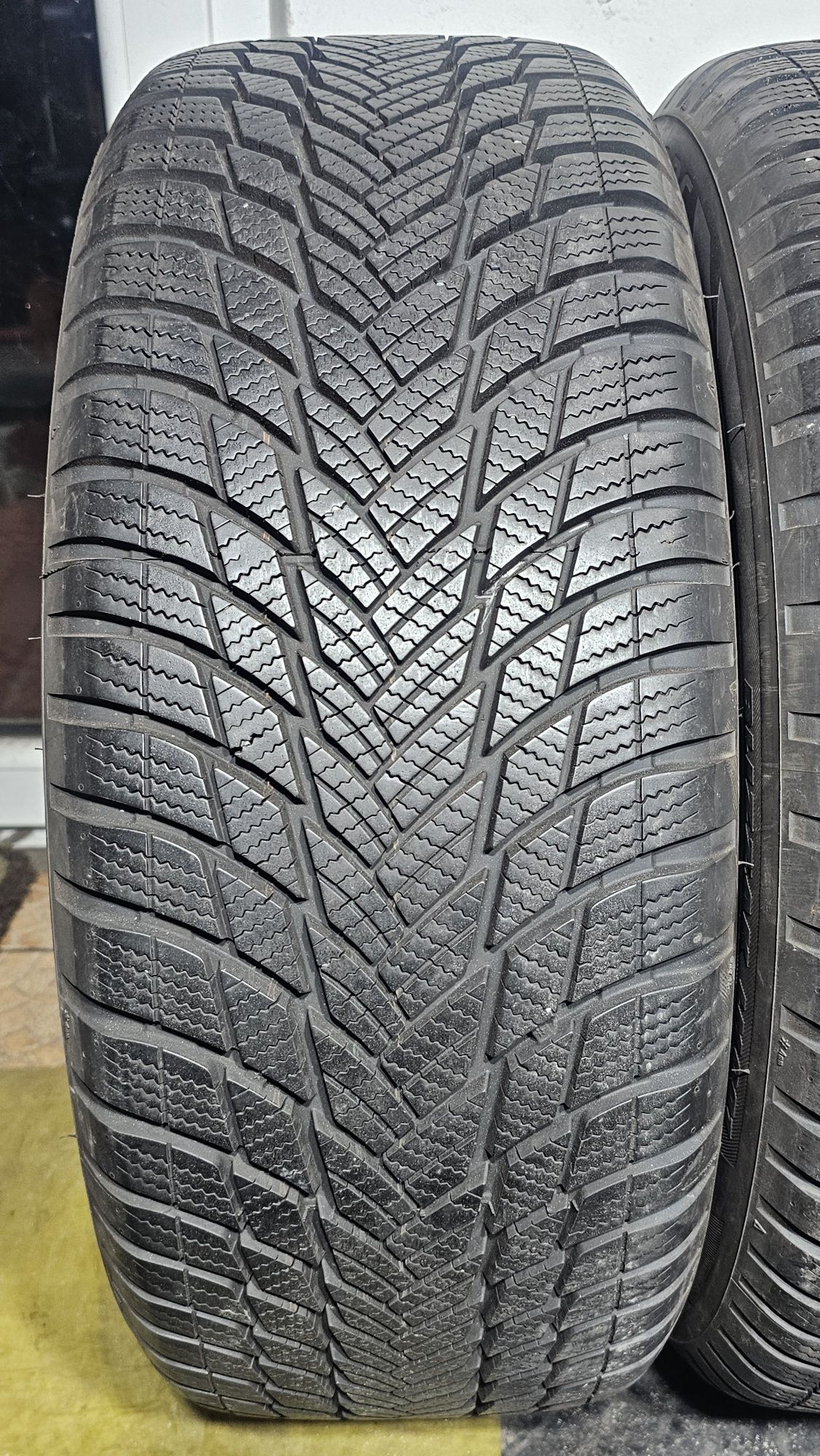 Bridgestone blizzak LM001 225/55r17 97V