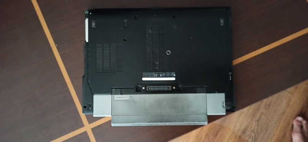 Laptop DELL LATITUDE E6410 Uszkodzony