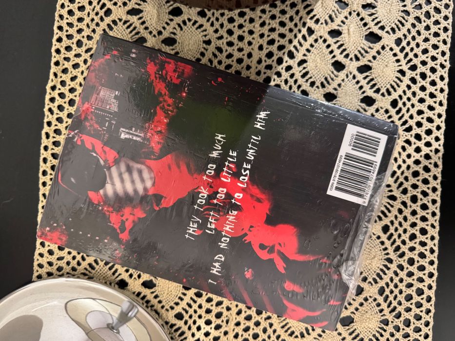 Книга англійською “Mindf*ck series”