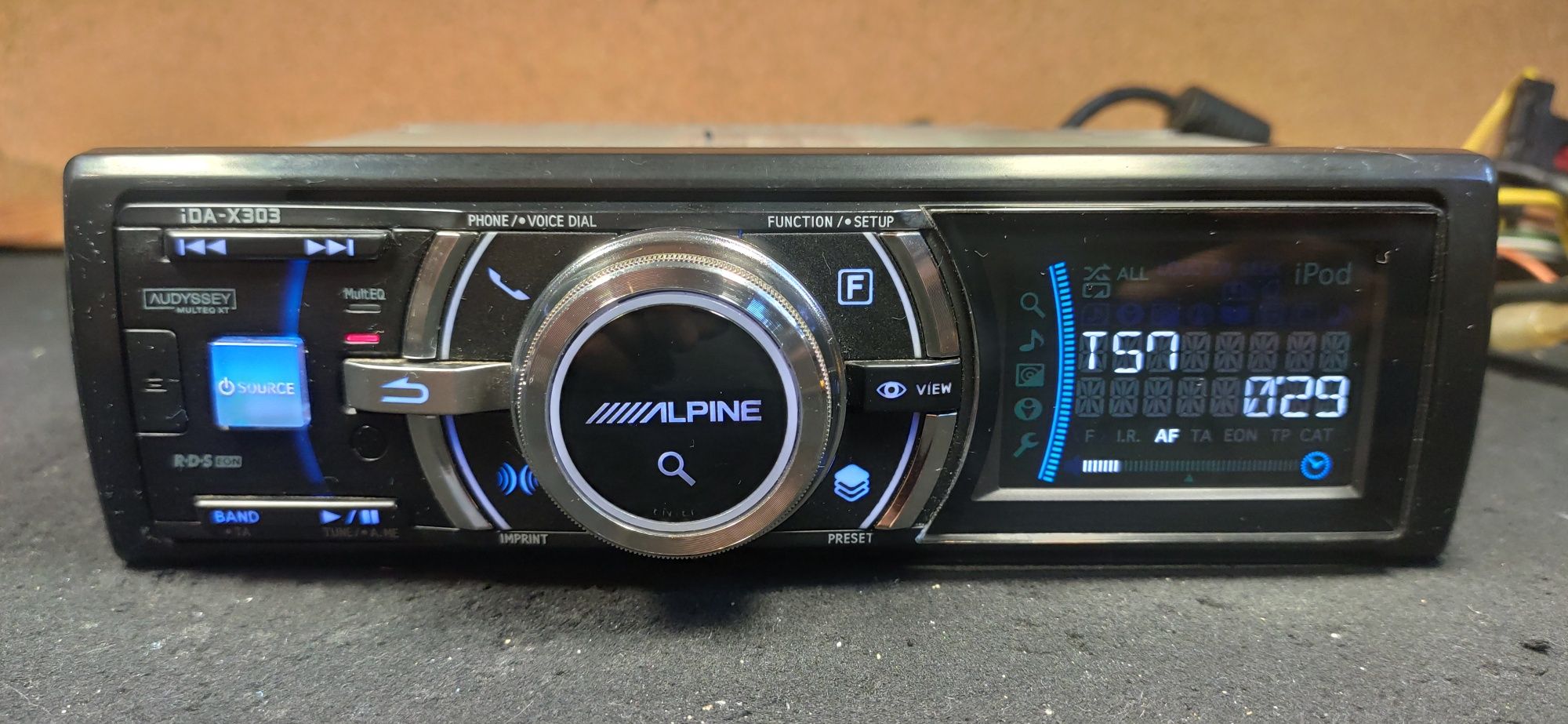 ALPINE IDA-X 303 USB radio