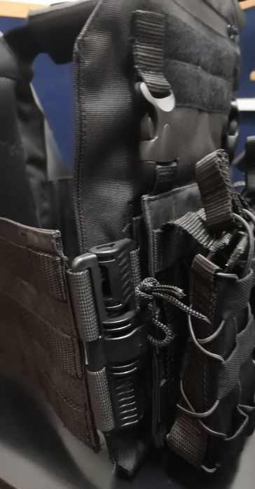 Плитонос швидкоскид з 3-ма підсумками в чорному кольорі