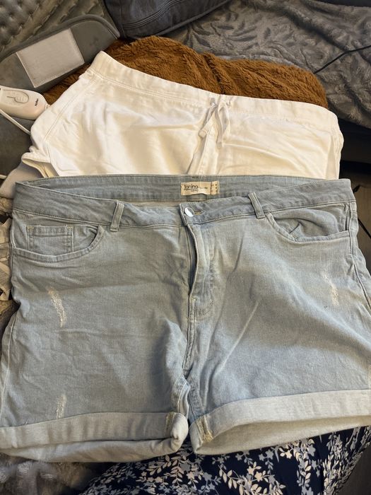 Dwie pary spodenek w rozmiarze 48