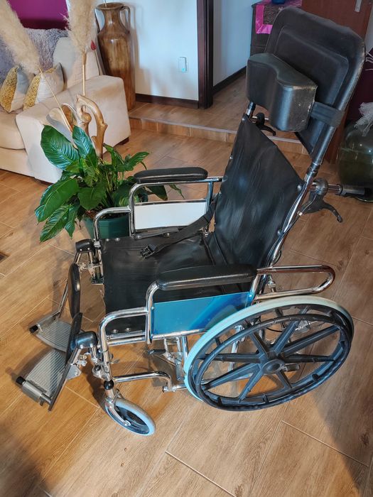 Cadeira de rodas articulada