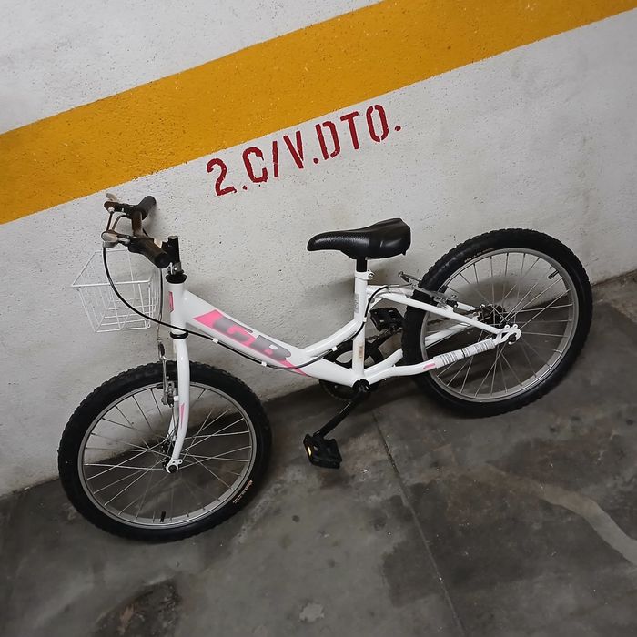 Bicicleta nova aro 14 para meninas nova sem uso