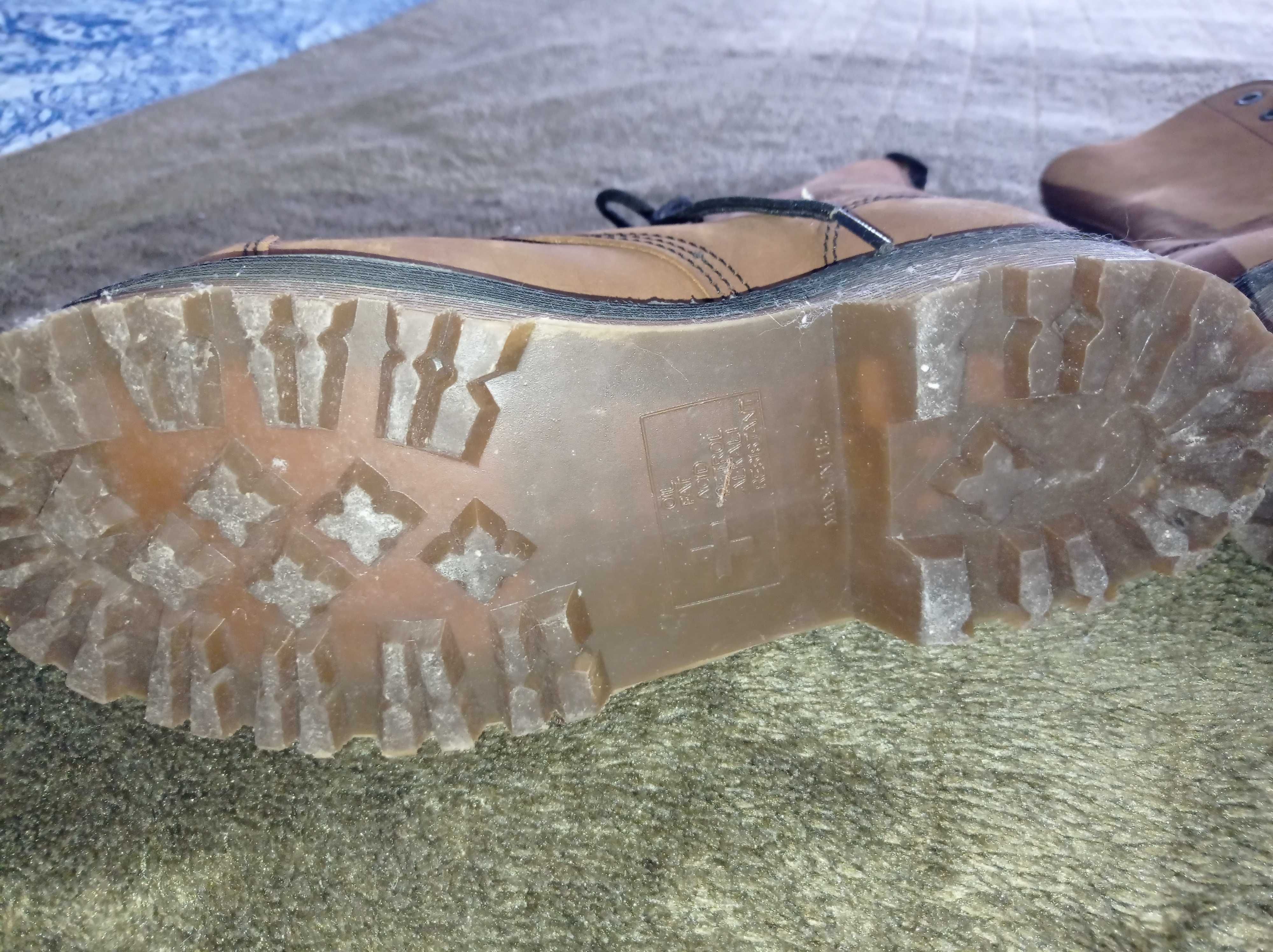 Botas novas, estou a vender por não usar.