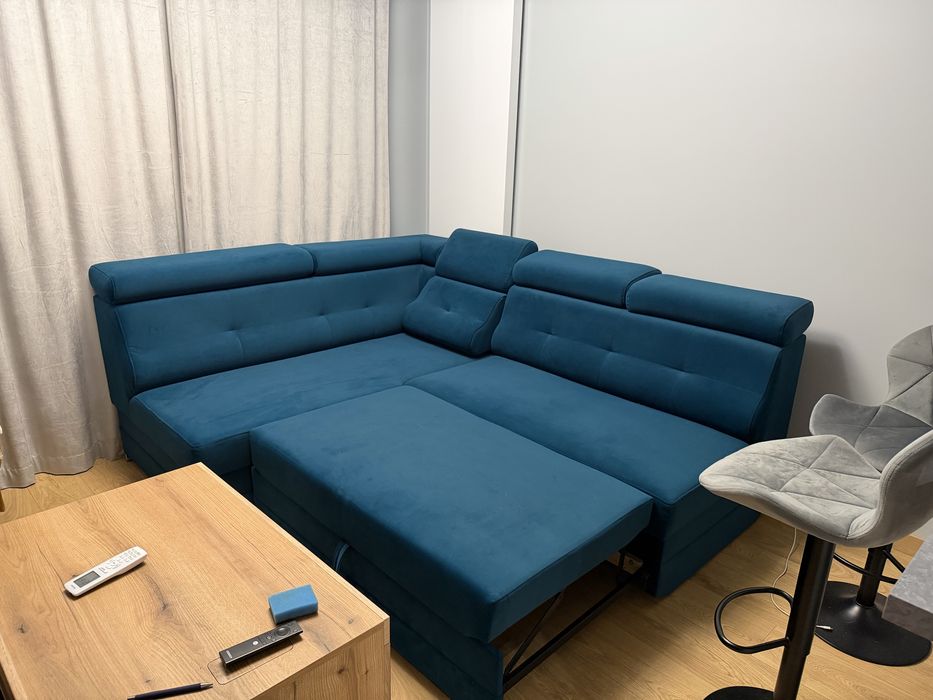 Sofa narożna, narożnik ze strefa relaksu i funkcja spania