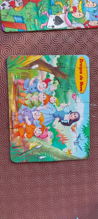 2 puzzles Branca de neve