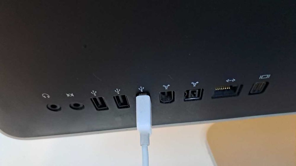 Apple iMac 20" - Design Clássico Vintage - 2.4GHz / 250GB