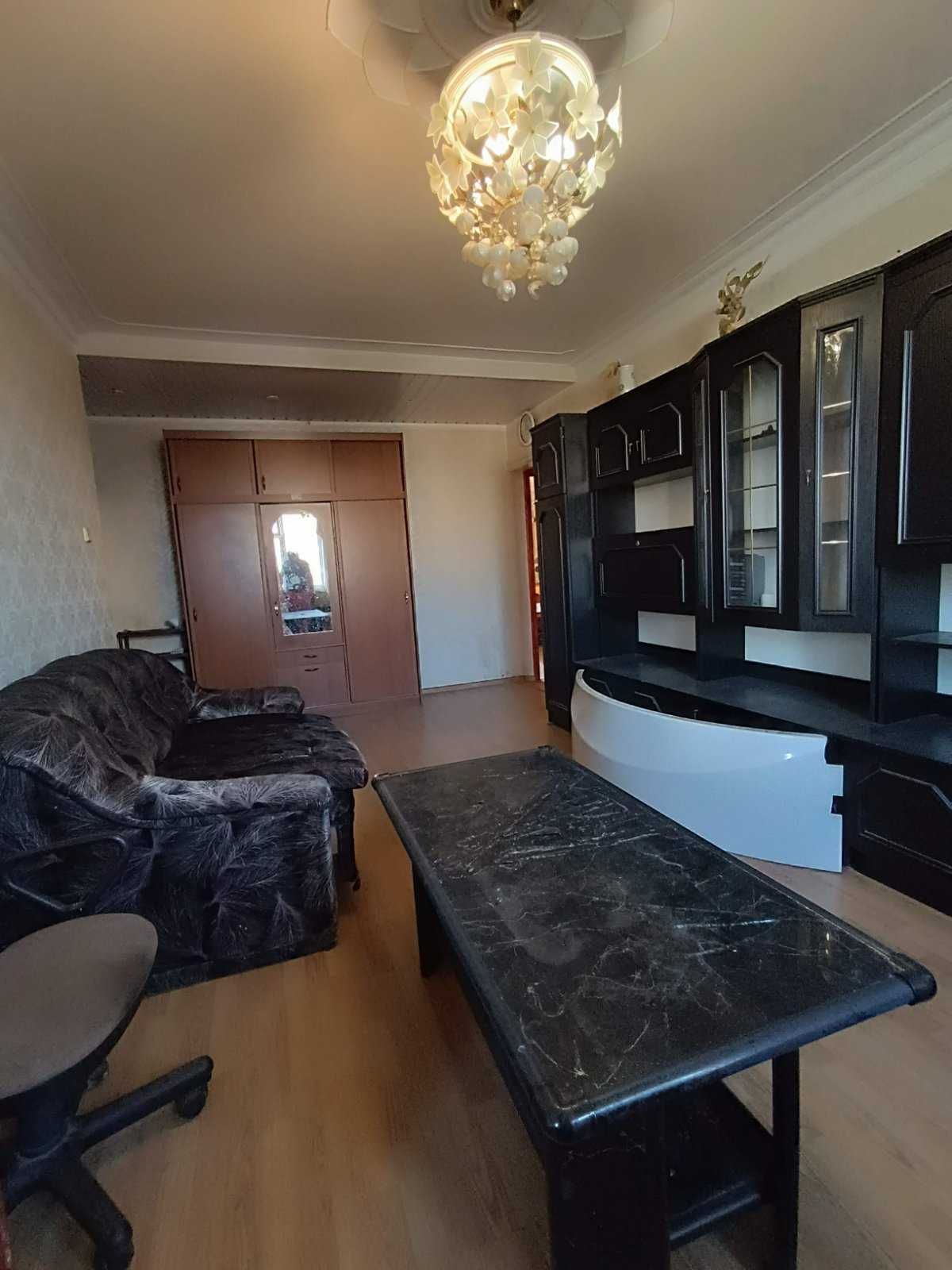Продам 3 кімнатну квартиру біля метро Перемоги(Победа)