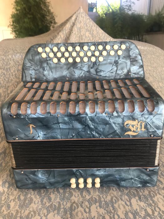 Vendo esta concertina em LA sustenido