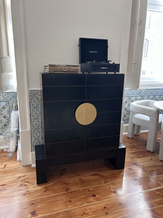Móvel Oriental preto e dourado