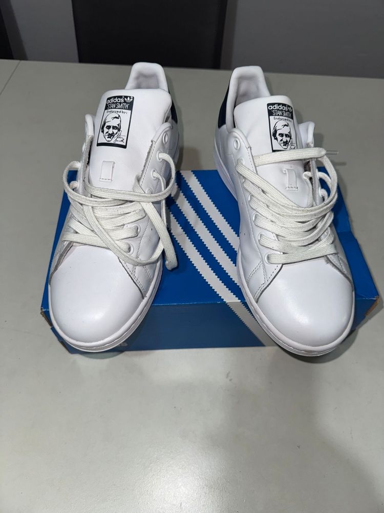 Vendo a minha Stan Smith