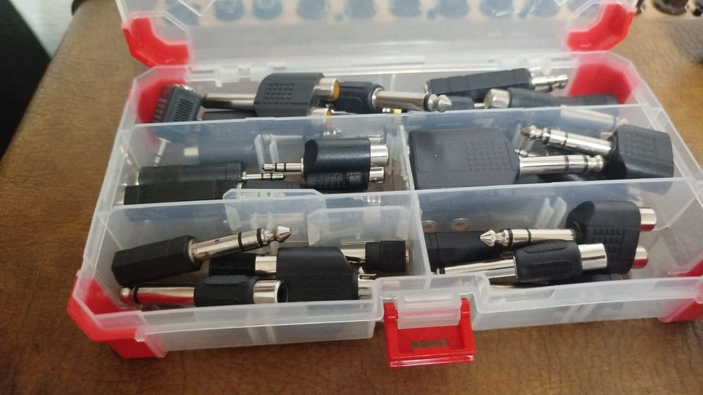 Adaptadores de áudio e conectores de áudio/vídeo