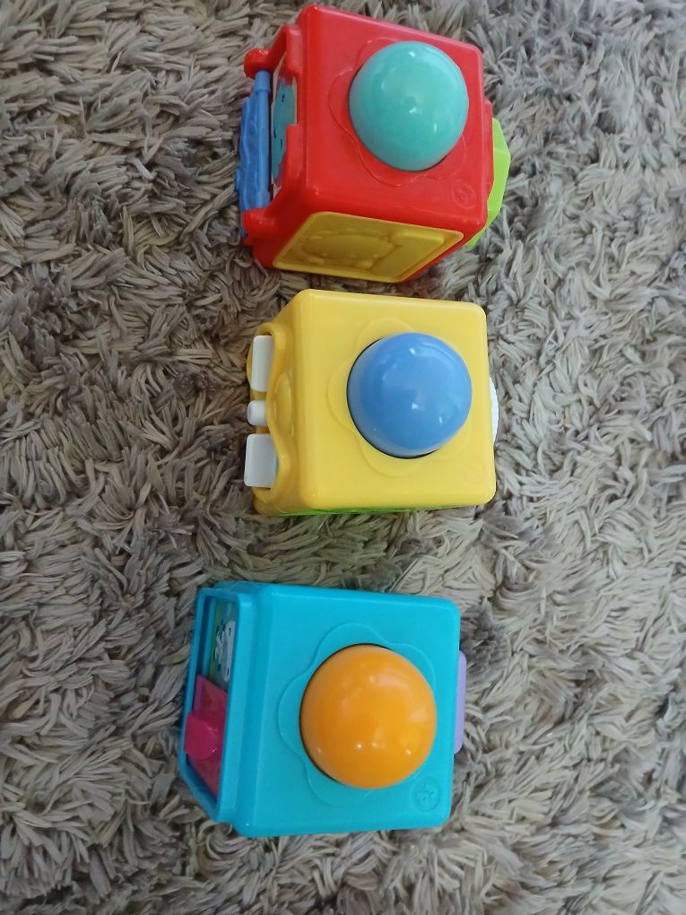 Klocki Fisher price, zestaw trzech klocków