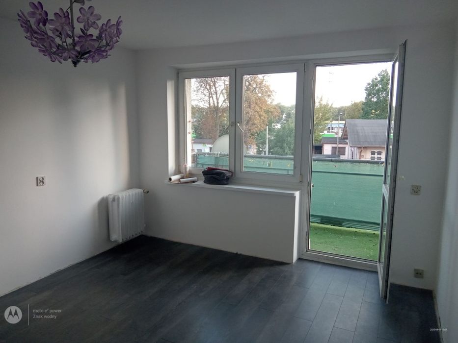 Panele podłogowe kolor czarny lub grafitowy (zależy jak kto widzi)