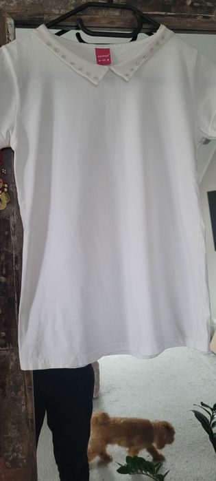 Elegancka biala koszulka
