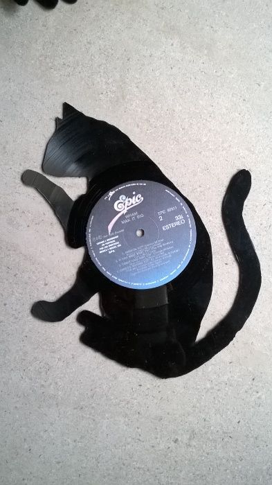 Silhueta decorativa Gato feita de um disco de vinil LP