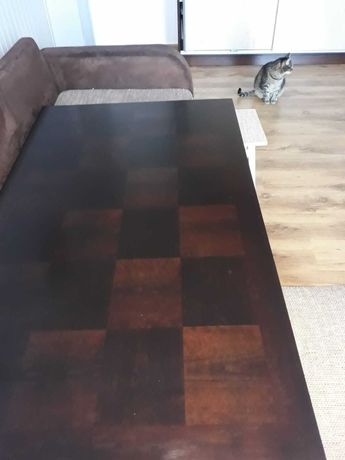 Stół drewniany brązowy