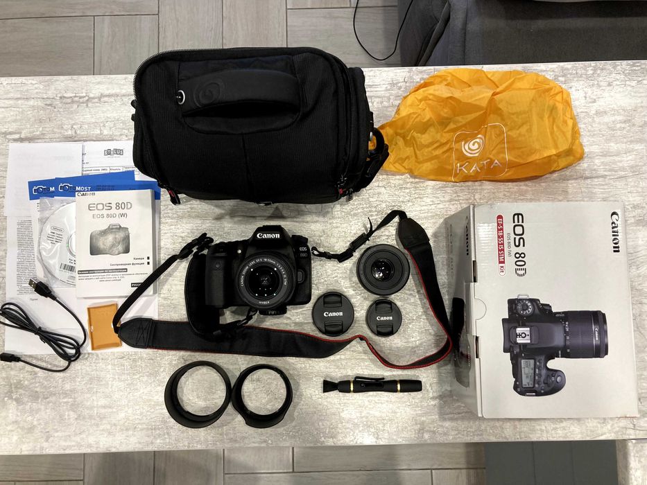 Дзеркальний фотоапарат Canon EOS 80D kit (18-55mm) IS STM + додатки
