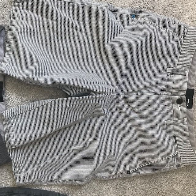 Calções Hurley (size 30) e Old Navy (size 28) surf
