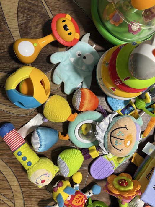 Іграшки для найменших, шуршалки, пищалки