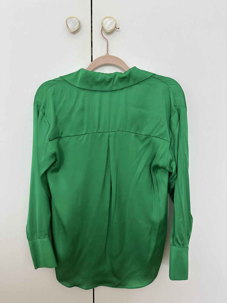 Camisa acetinada verde ZARA