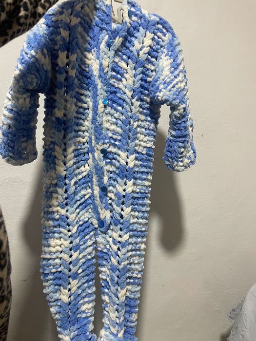 Детский комбинезон вязаный