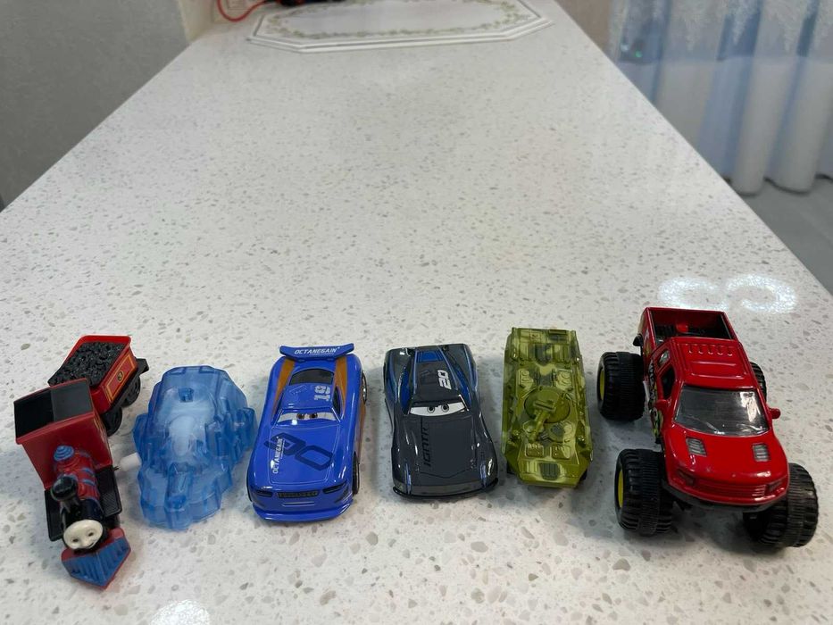 Продаю Велику Колекцію Іграшкових Машинок та Спецтехніки!