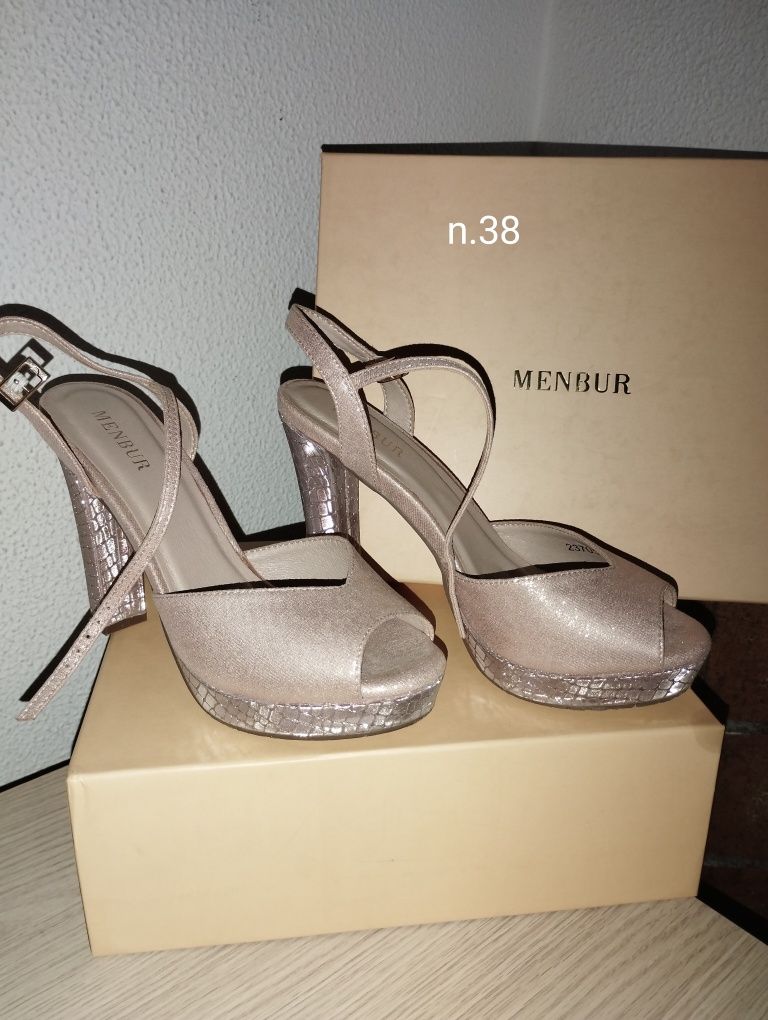 Sandália Menbur 65€