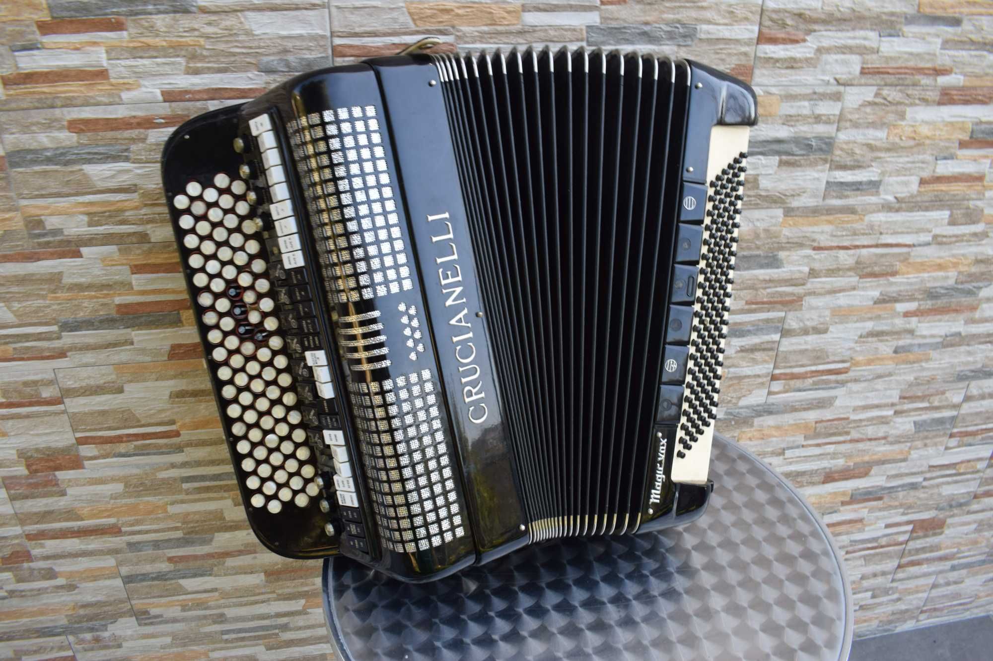 Acordeao Crucianelli 3 voz com midi