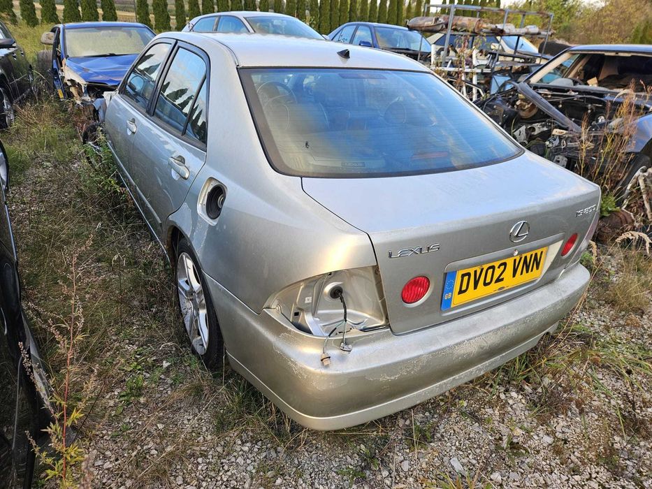 Lexus IS200 na części