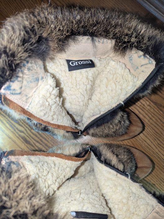 Жіночі зимові черевики Grossi на танкетці з натуральної замші і хутра.