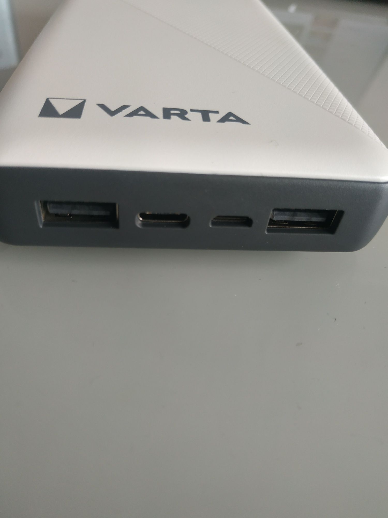 Павербанк VARTA 20000