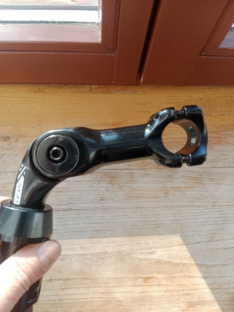 Mostek regulowany szosowy pod kierownice 25,6mm i 1,18 rurę
