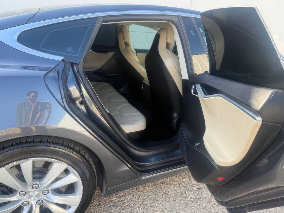 Tesla Model S 75      2017