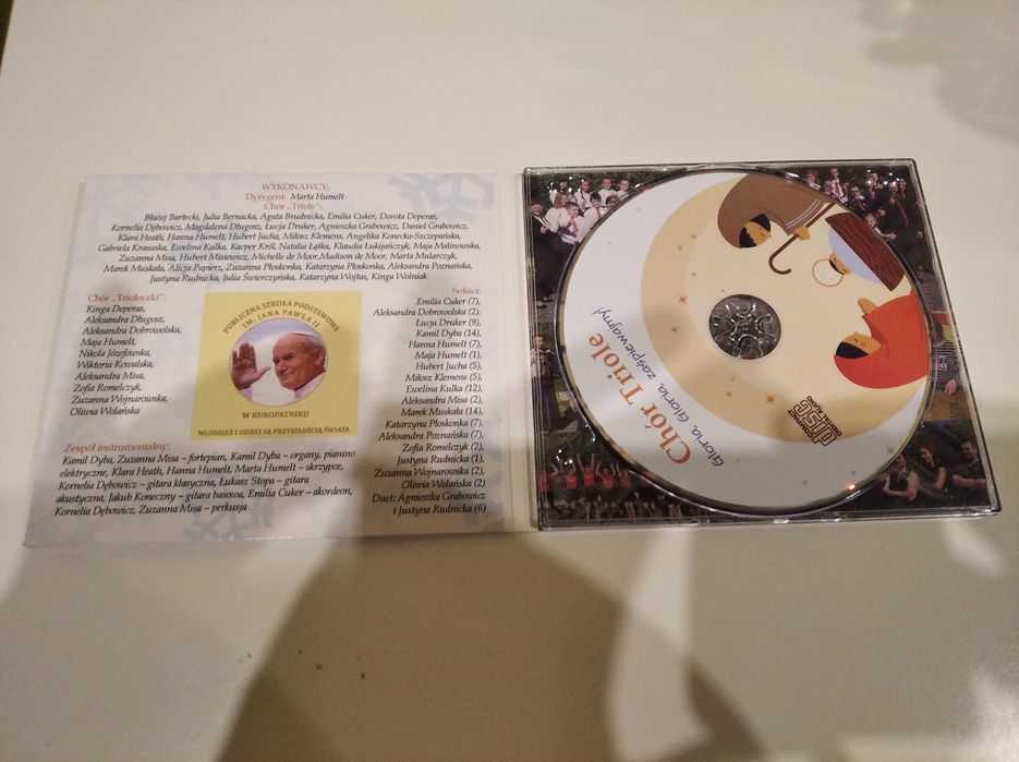 Chór Triole gloria, gloria zaśpiewa kolędy