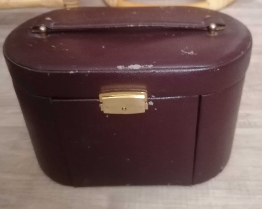 Kuferek na biżuterię z eko skóry