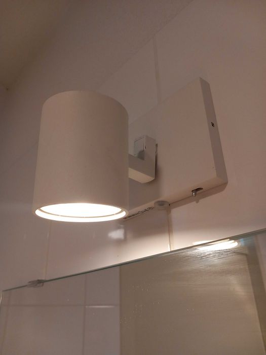 Biały kinkiet lampa