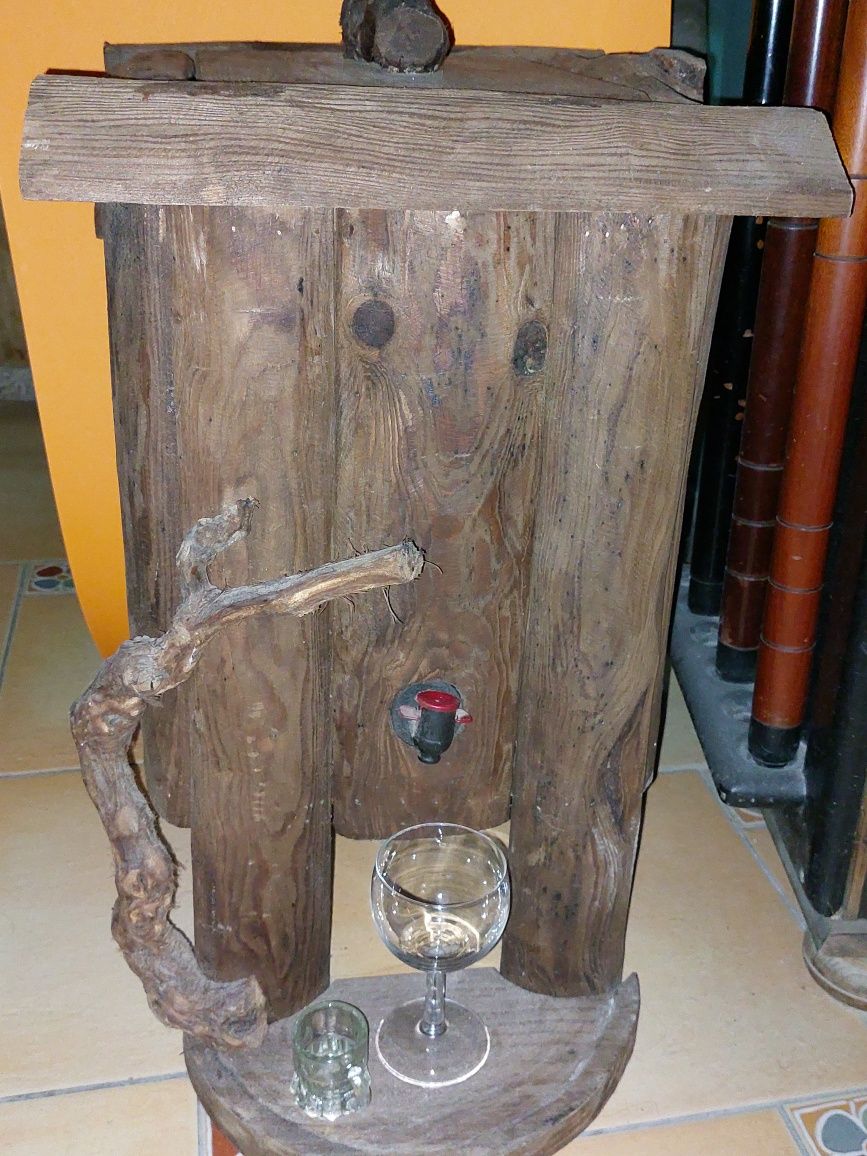 Caixas de madeira para as boxes de vinho