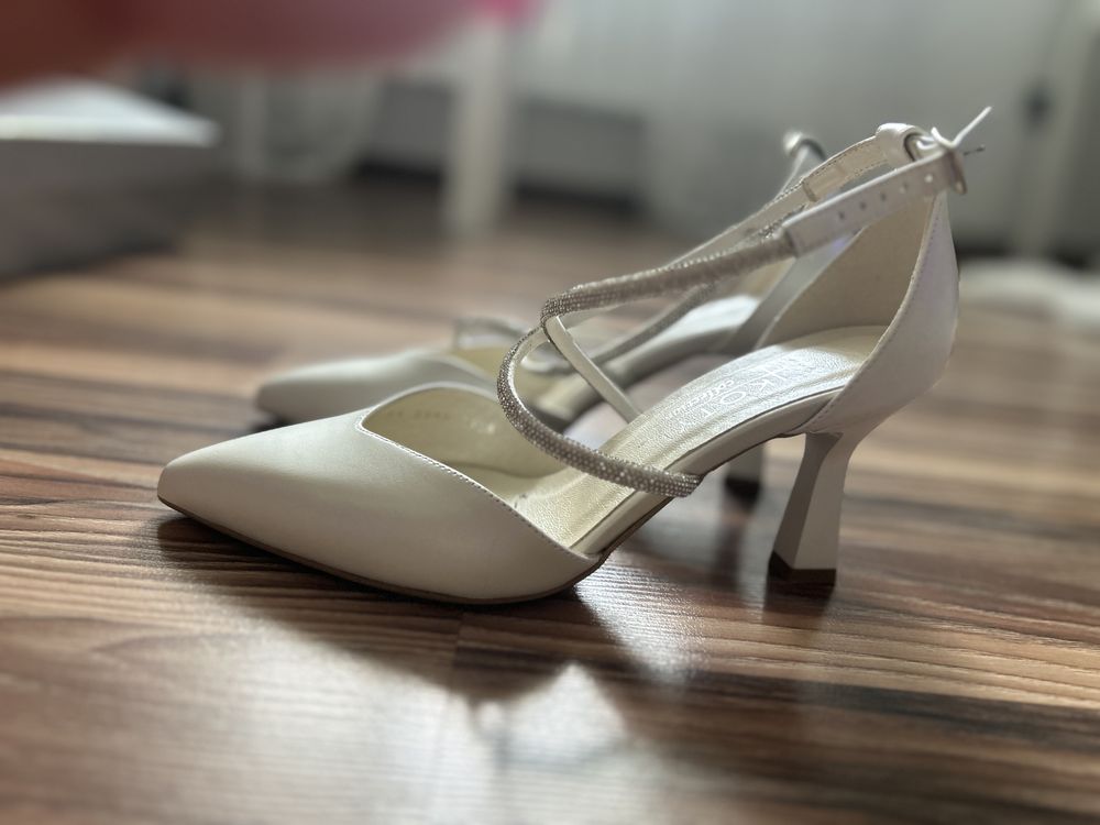 Buty slubne kotyl