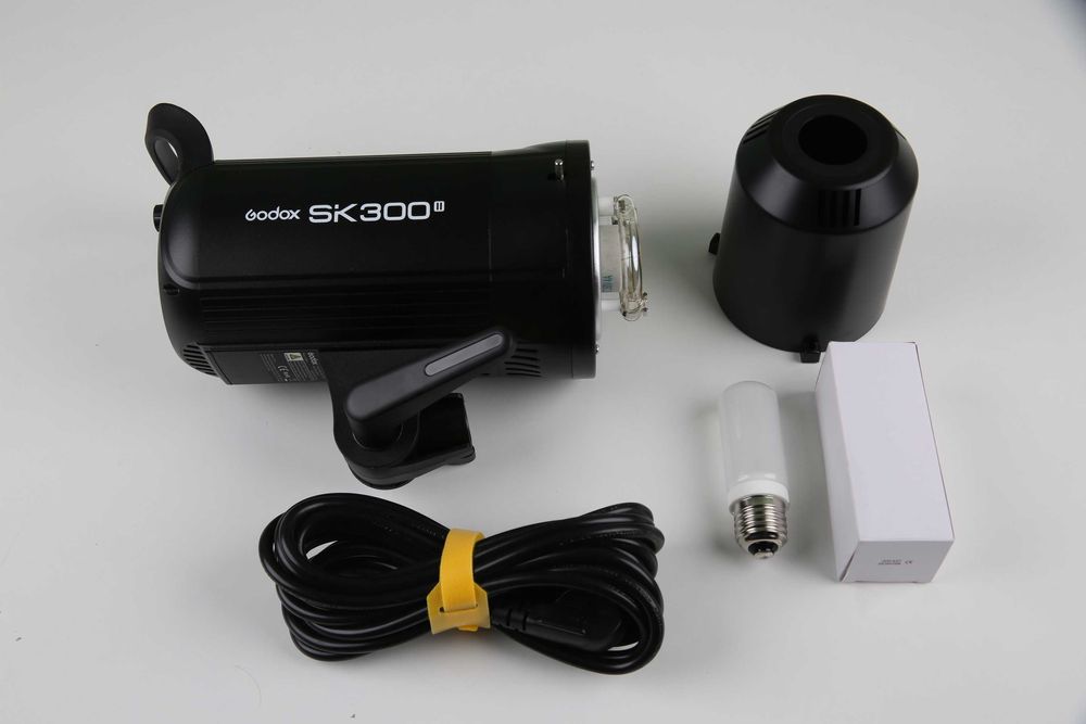 Вспышка Godox SK300II новая с гар. 12мес. Студийное освещение.