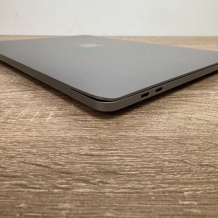 Apple MacBook Pro 2020  13" M1 / 8Gb / SSD 256Gb акб:87% (код: M0743)