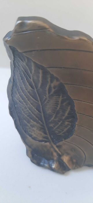 Pisa papeis e castiçais bronze